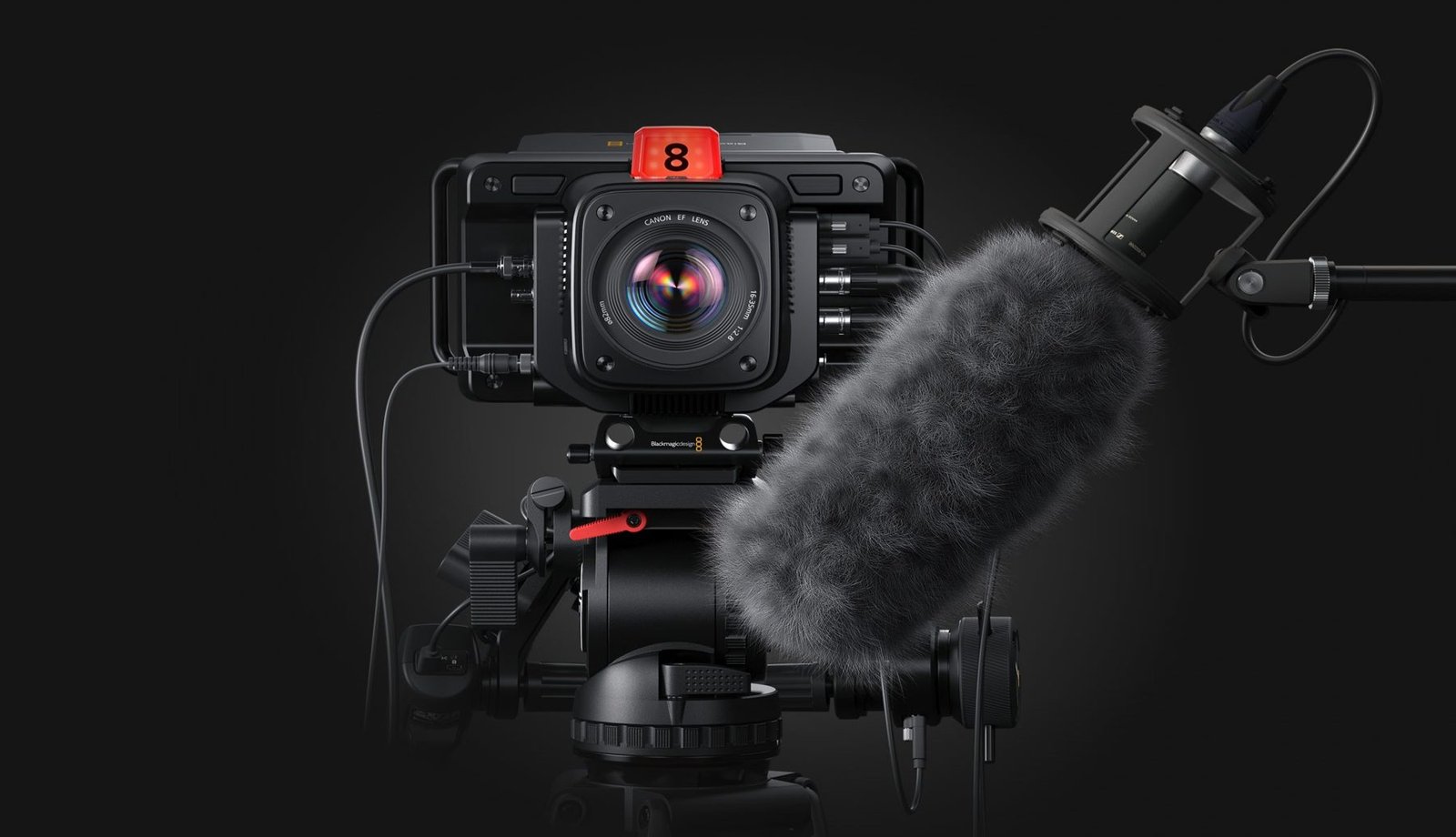 Câmera Blackmagic Studio 6K vista de frente